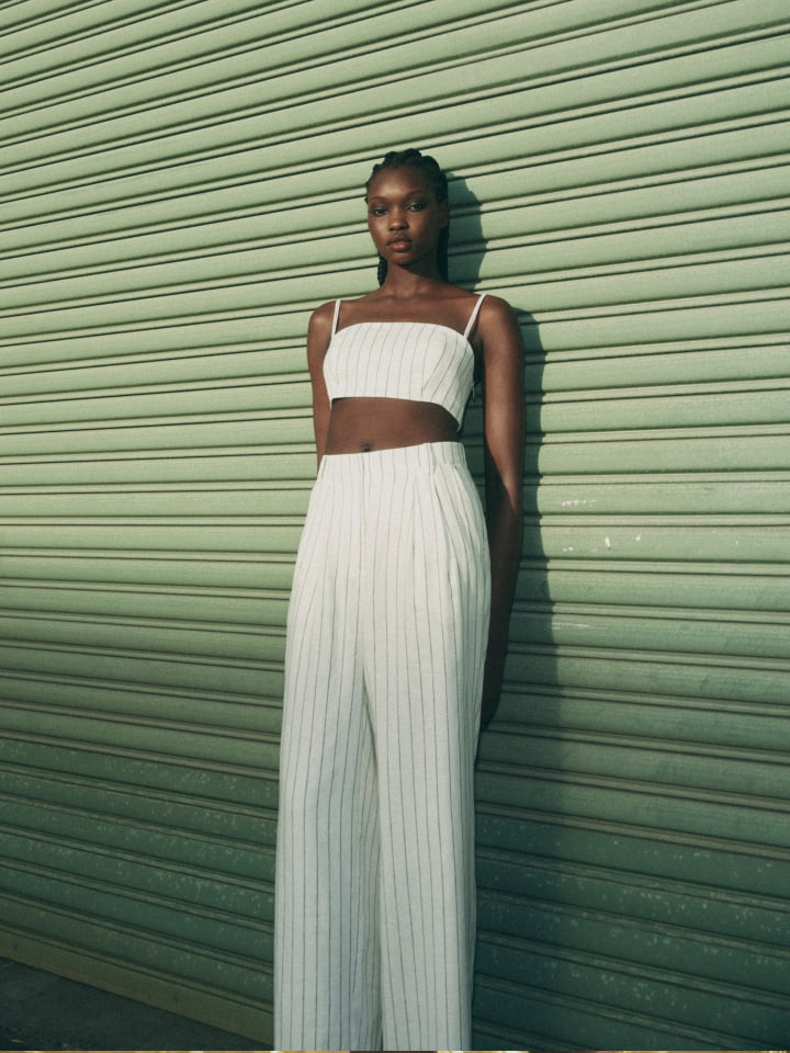 Woman wearing the blanc stripe crop bodice and blanc stripe linen pant
