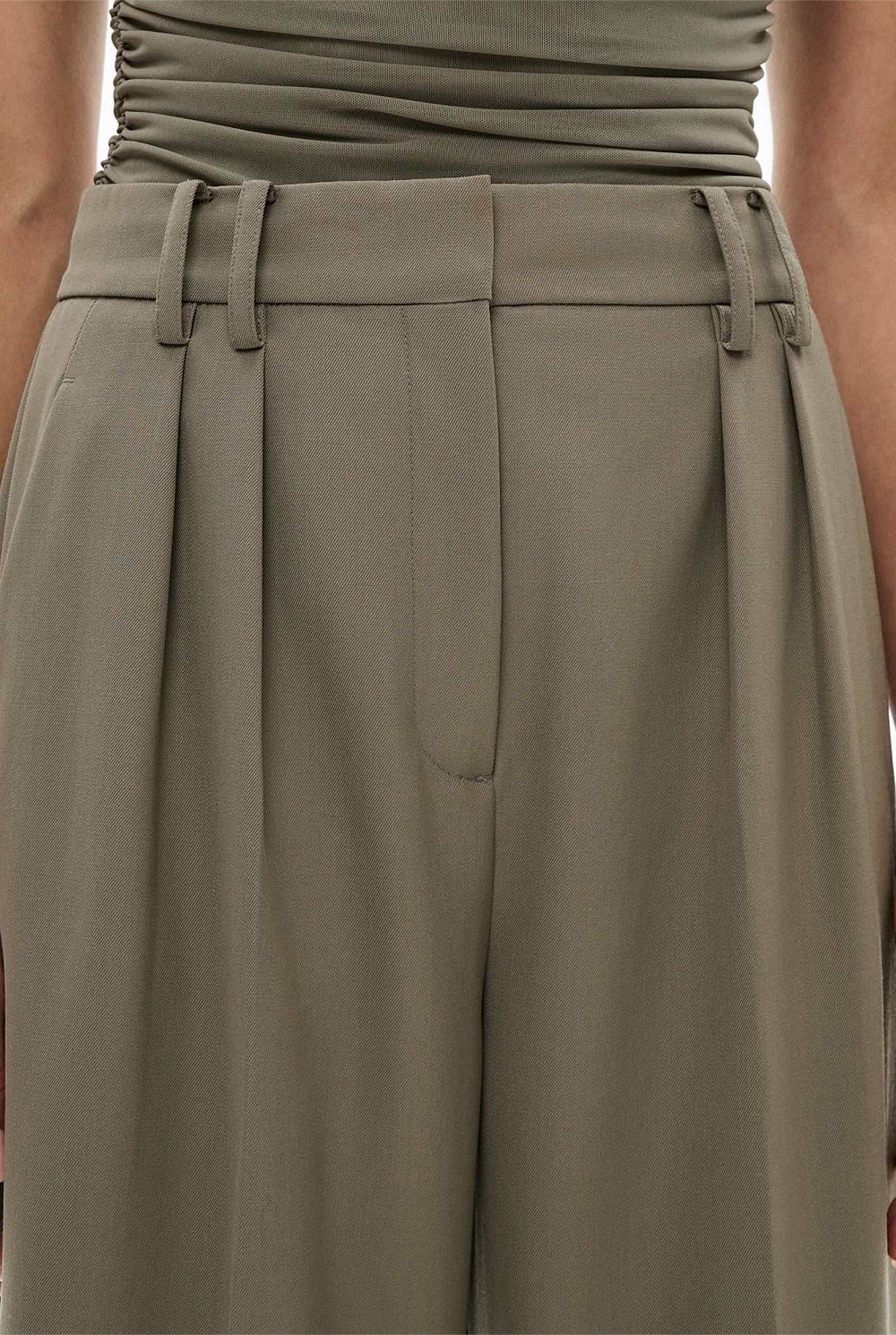 Soft Pleat Pant