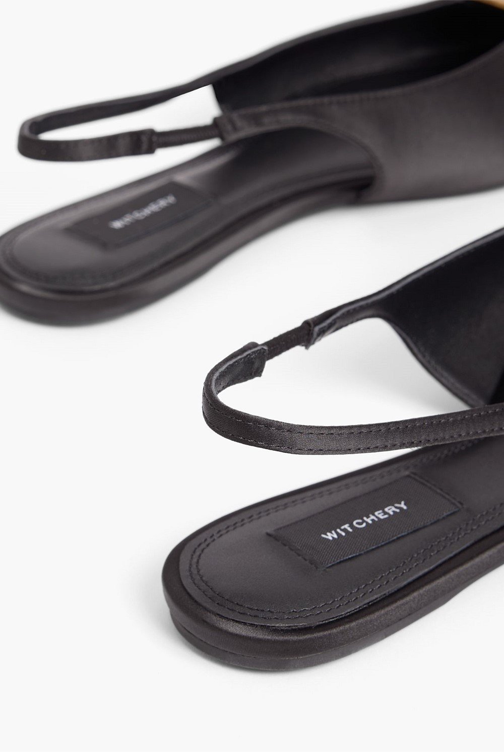 Nikki Flats