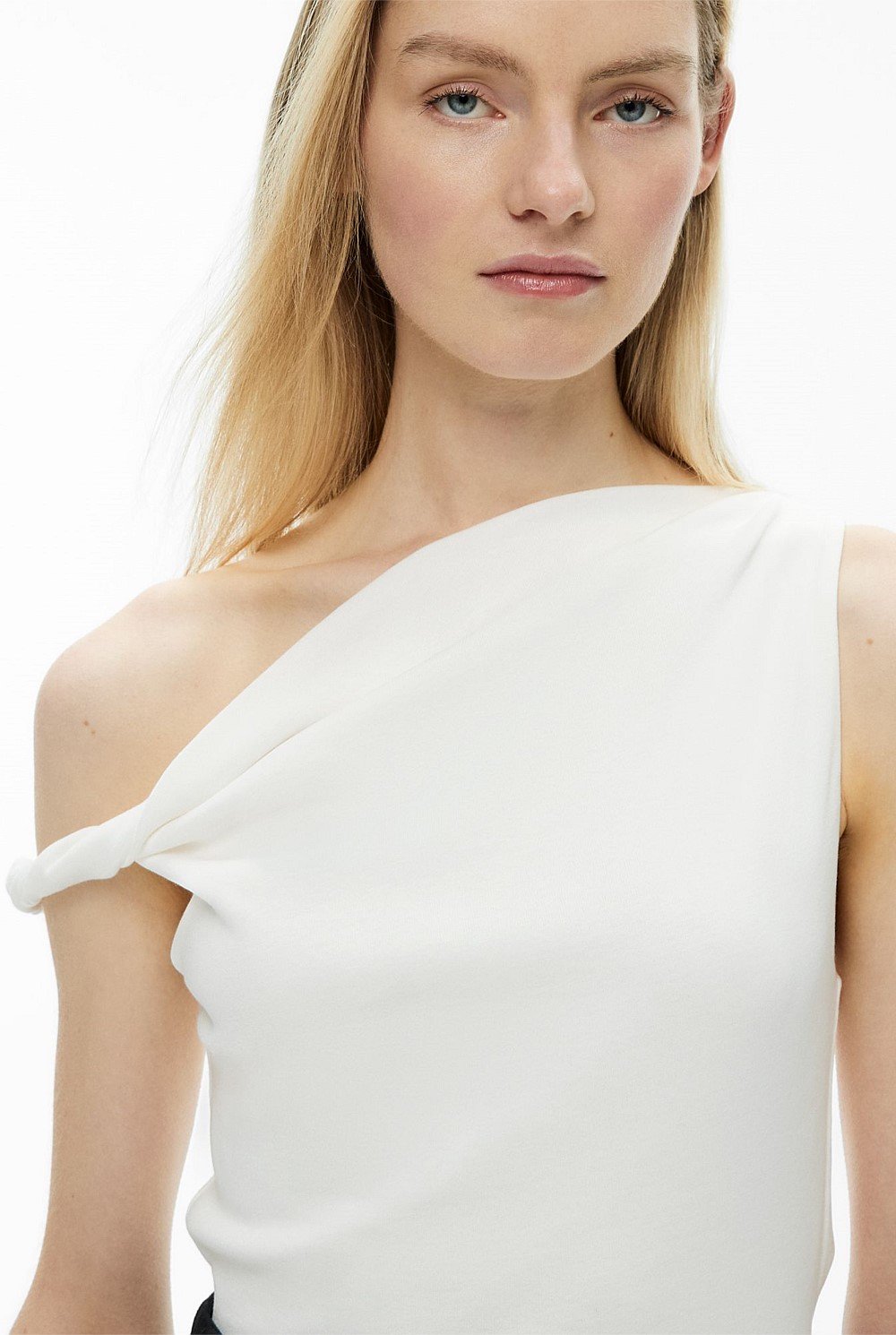 Twist Asymmetric Top