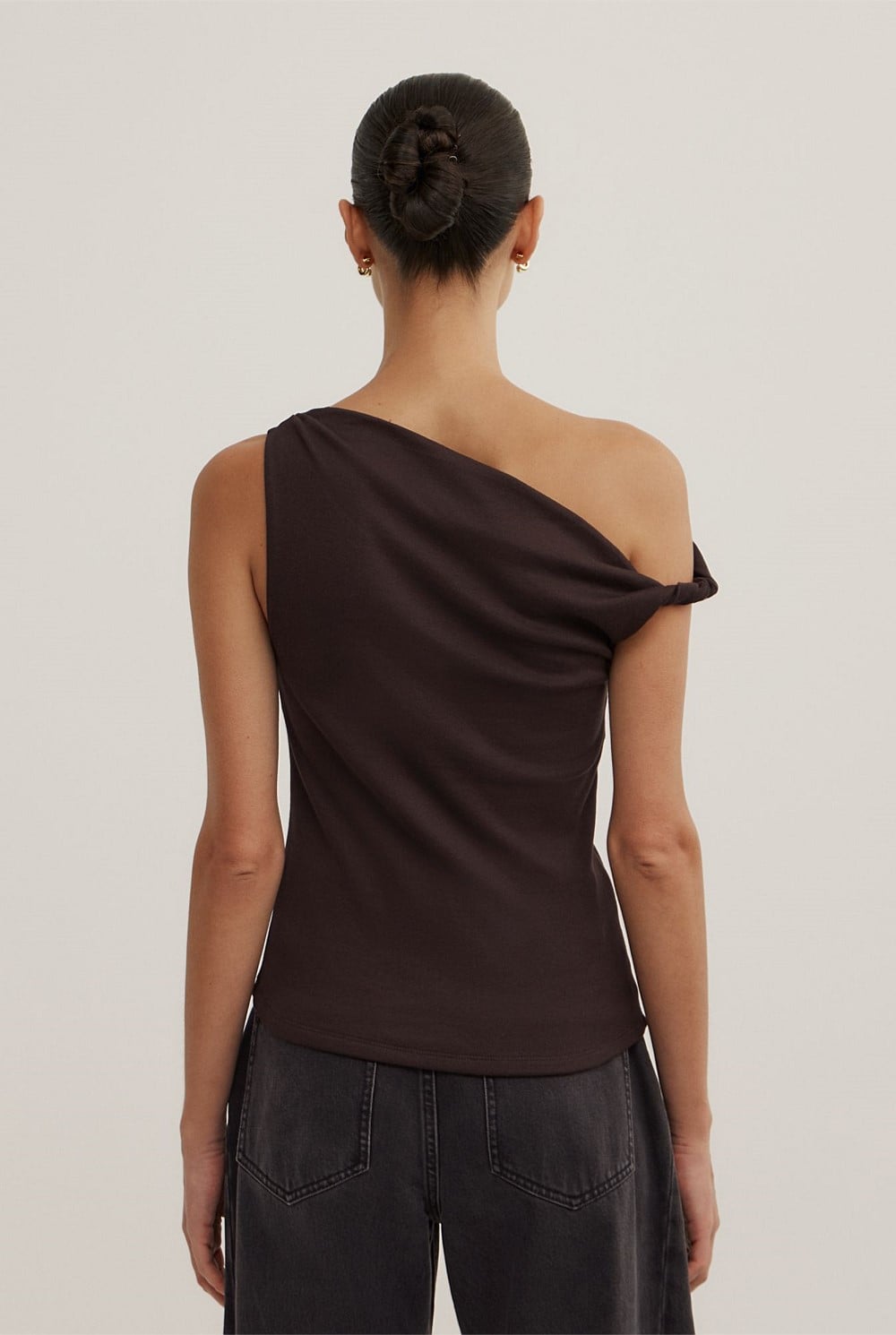 Twist Asymmetric Top