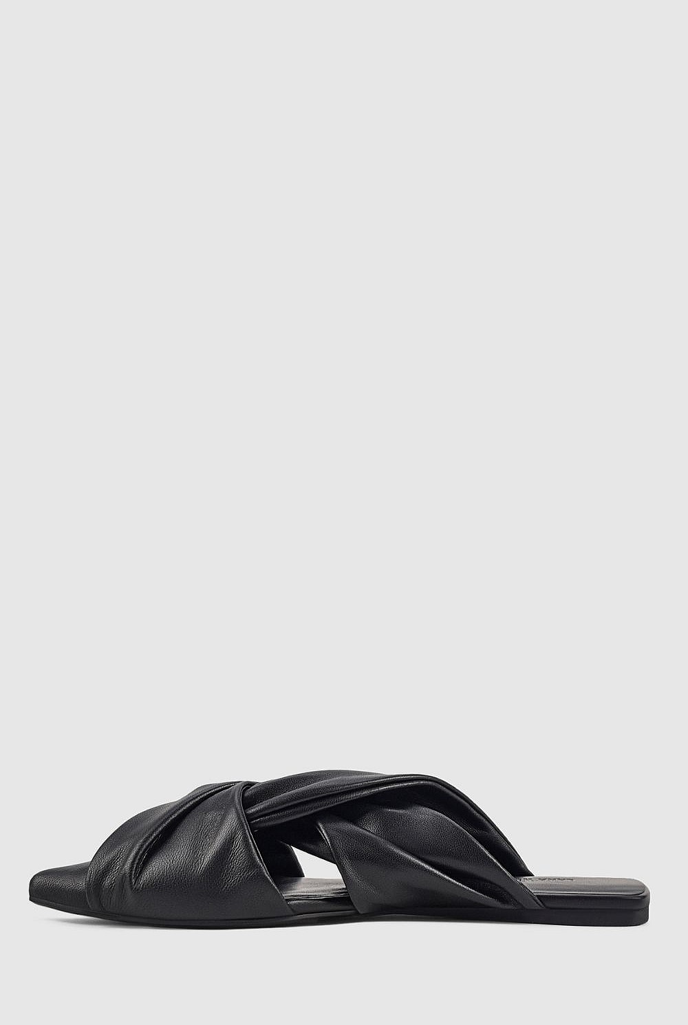 Eva Flat